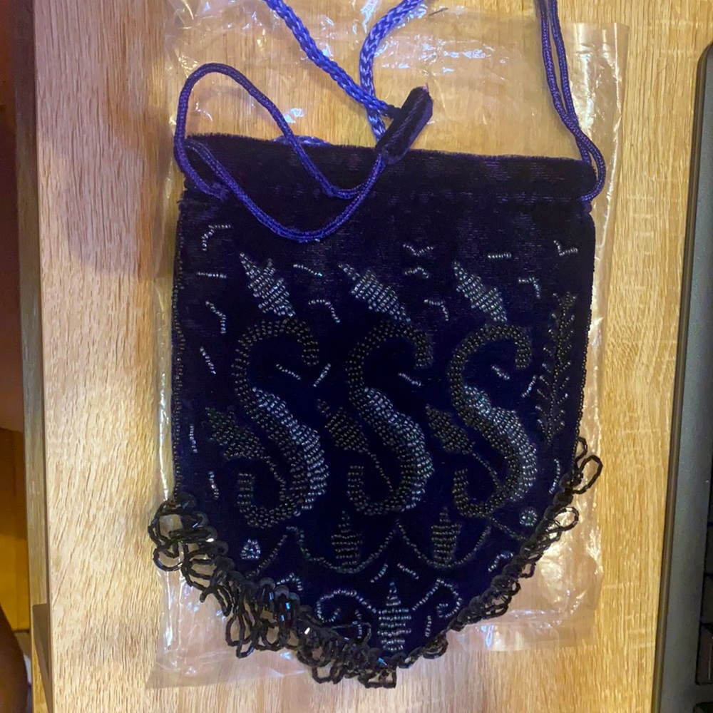Small beaded cross body pouch with drawstrings